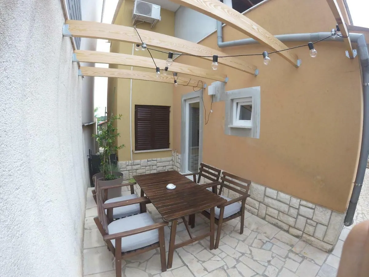 Apartments Romy Pula 0*,